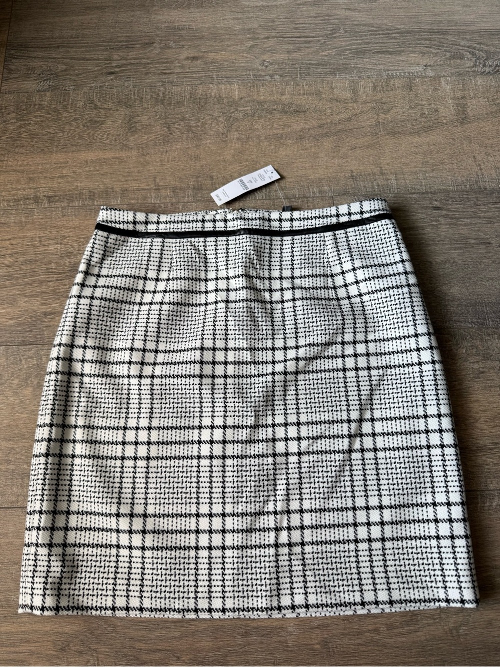 New White House black market skirt size 6